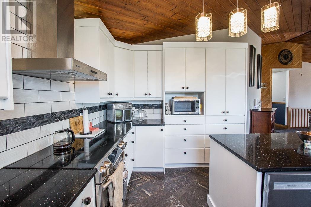 736 Pioneer Rd, Huron Shores, Ontario  P0R 1H0 - Photo 8 - SM251008