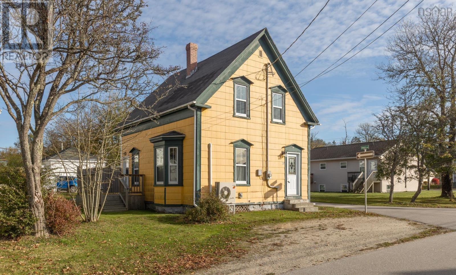 24 Albert Street, Yarmouth, Nova Scotia  B5A 2M9 - Photo 1 - 202500060