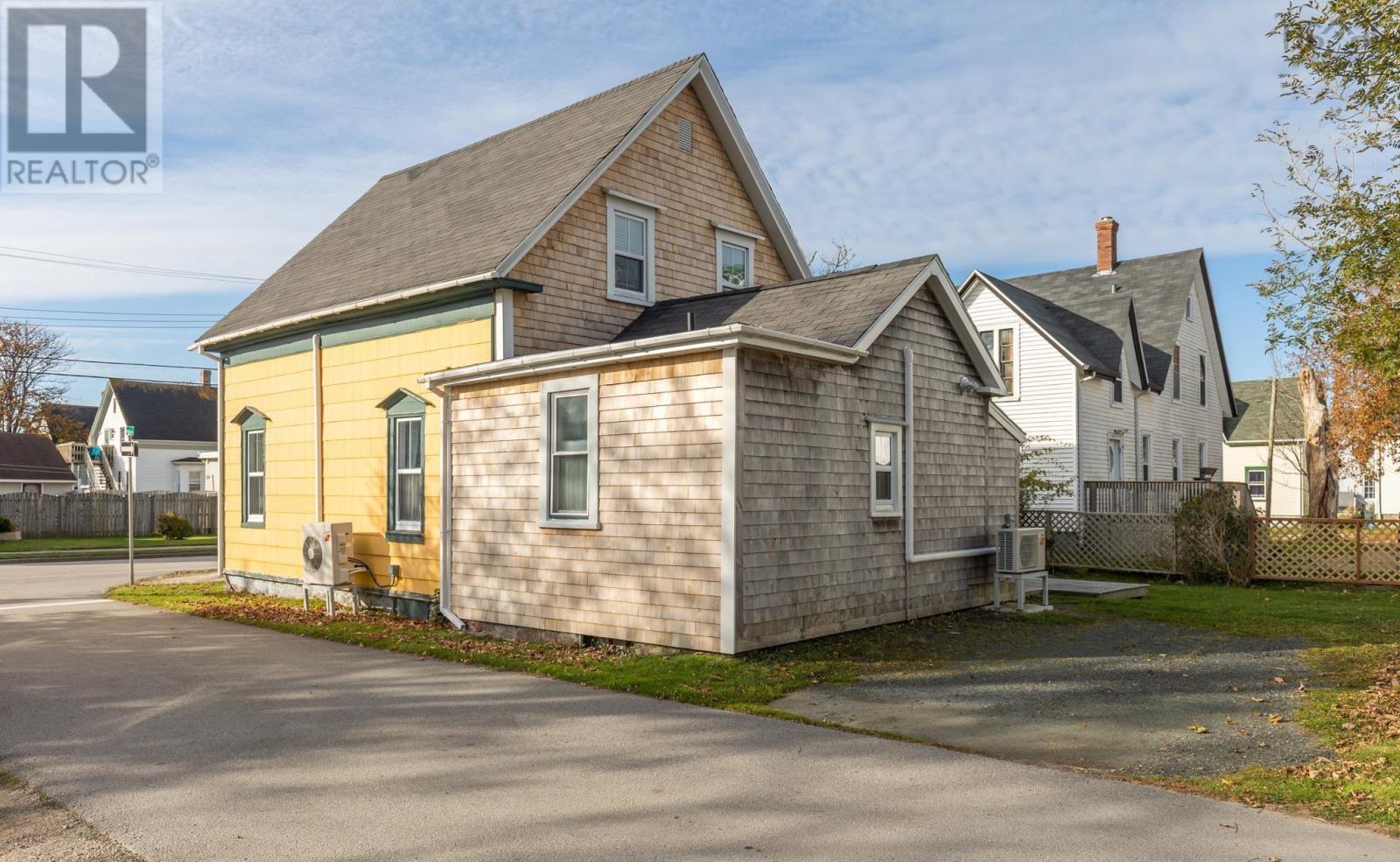 24 Albert Street, Yarmouth, Nova Scotia  B5A 2M9 - Photo 3 - 202500060
