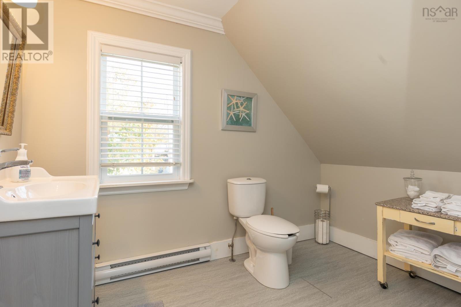 24 Albert Street, Yarmouth, Nova Scotia  B5A 2M9 - Photo 33 - 202500060