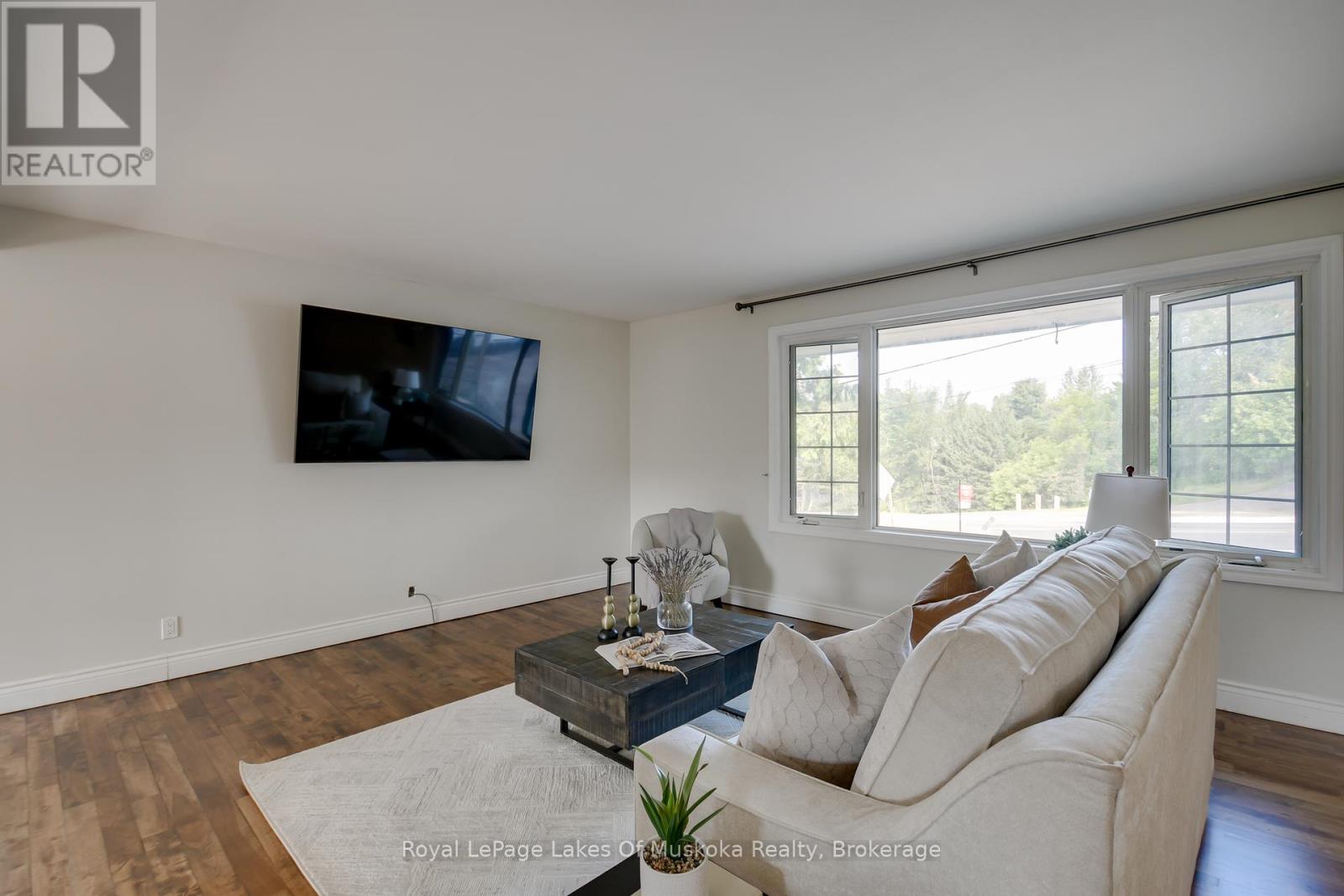 30 Taylor Road, Bracebridge, Ontario  P1L 1J6 - Photo 6 - X12346062