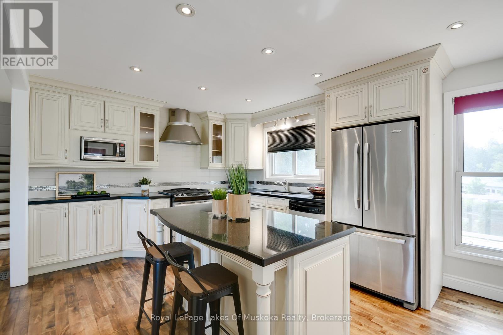 30 Taylor Road, Bracebridge, Ontario  P1L 1J6 - Photo 9 - X12346062