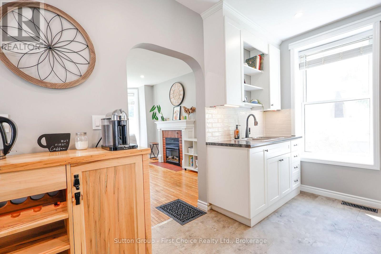 64 Dufferin Street, Stratford, Ontario  N5A 2G5 - Photo 11 - X12346064