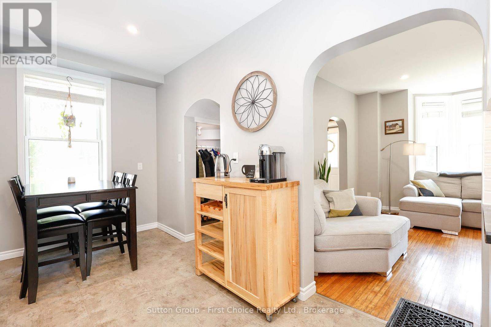 64 Dufferin Street, Stratford, Ontario  N5A 2G5 - Photo 12 - X12346064