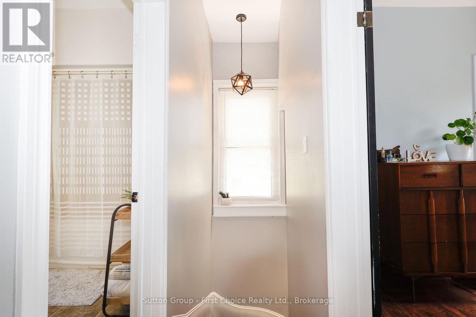 64 Dufferin Street, Stratford, Ontario  N5A 2G5 - Photo 28 - X12346064