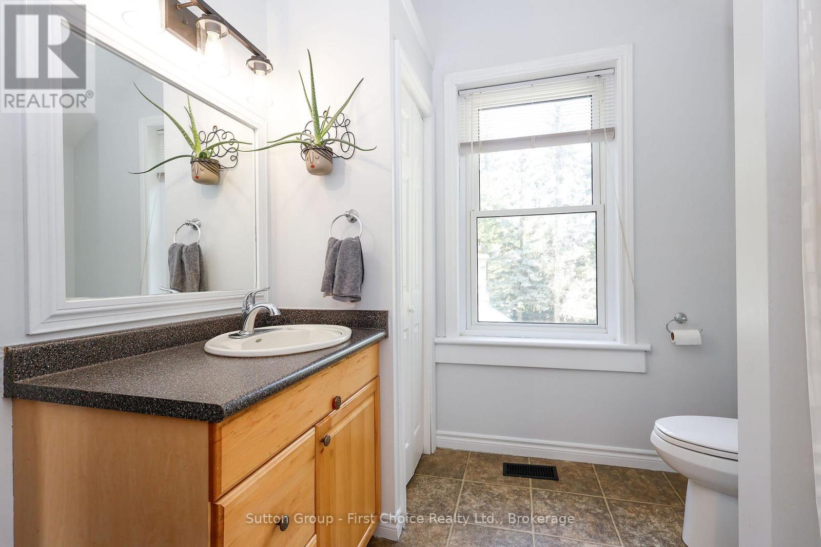 64 Dufferin Street, Stratford, Ontario  N5A 2G5 - Photo 32 - X12346064