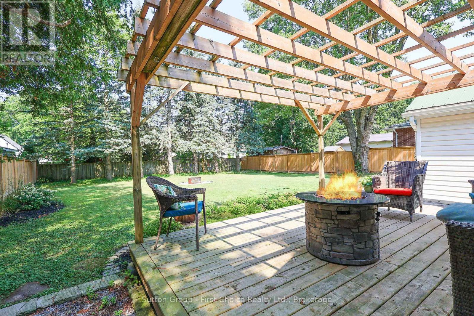 64 Dufferin Street, Stratford, Ontario  N5A 2G5 - Photo 38 - X12346064