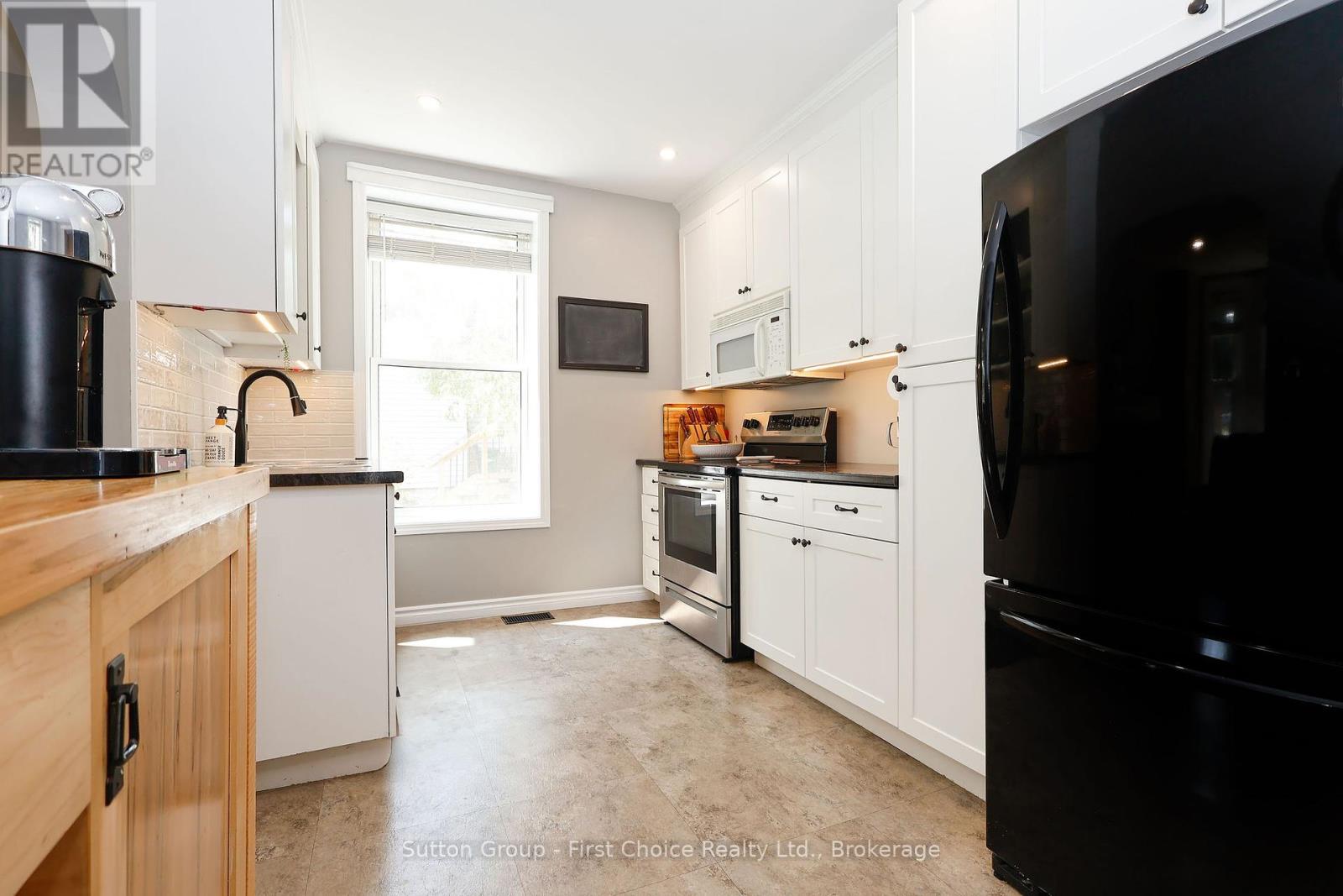 64 Dufferin Street, Stratford, Ontario  N5A 2G5 - Photo 5 - X12346064