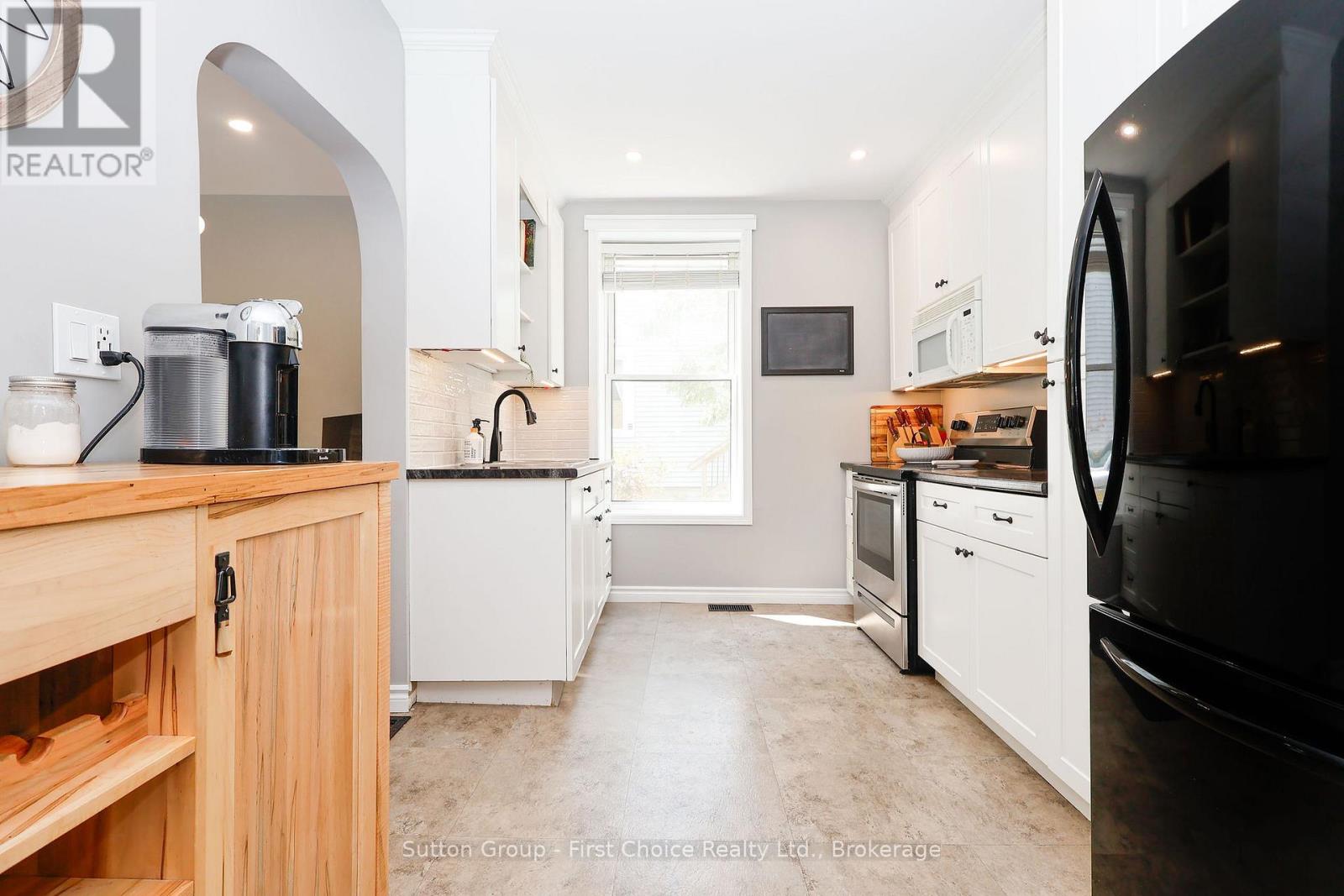 64 Dufferin Street, Stratford, Ontario  N5A 2G5 - Photo 8 - X12346064