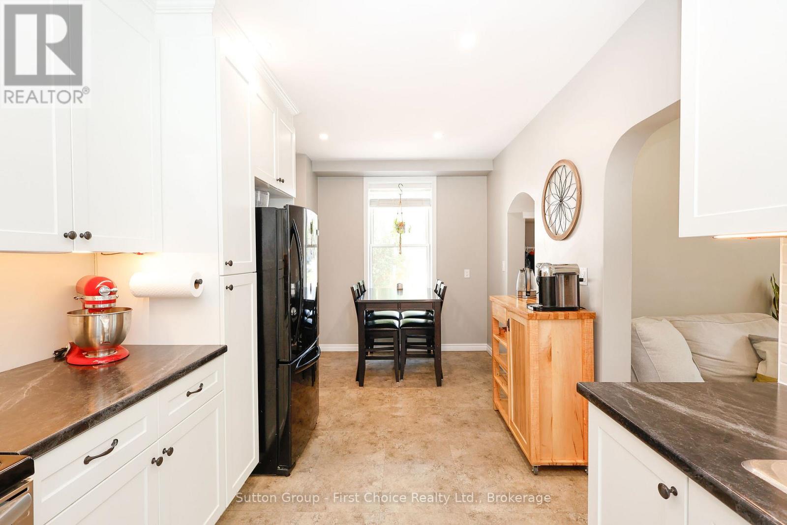 64 Dufferin Street, Stratford, Ontario  N5A 2G5 - Photo 9 - X12346064