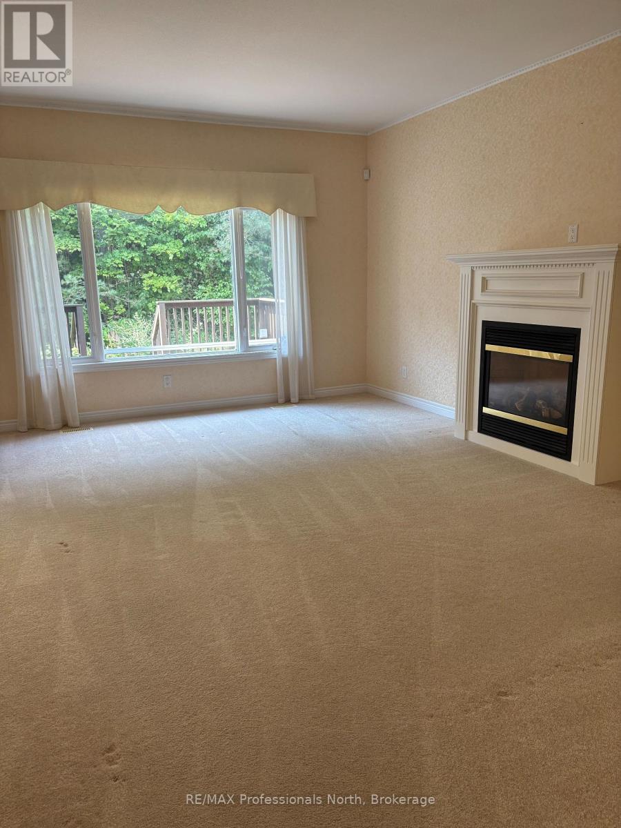 27 Kirbys Way, Huntsville, Ontario  P1H 2M6 - Photo 13 - X12346084