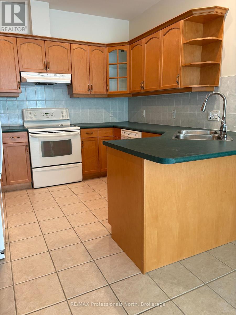 27 Kirbys Way, Huntsville, Ontario  P1H 2M6 - Photo 16 - X12346084