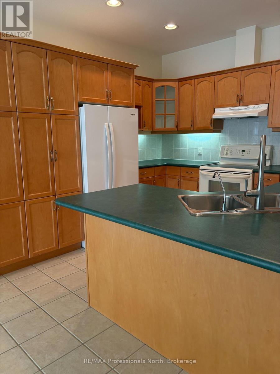 27 Kirbys Way, Huntsville, Ontario  P1H 2M6 - Photo 21 - X12346084