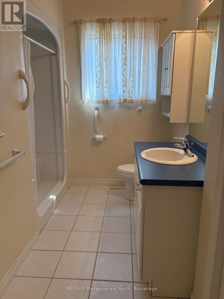 27 Kirbys Way, Huntsville, Ontario  P1H 2M6 - Photo 23 - X12346084
