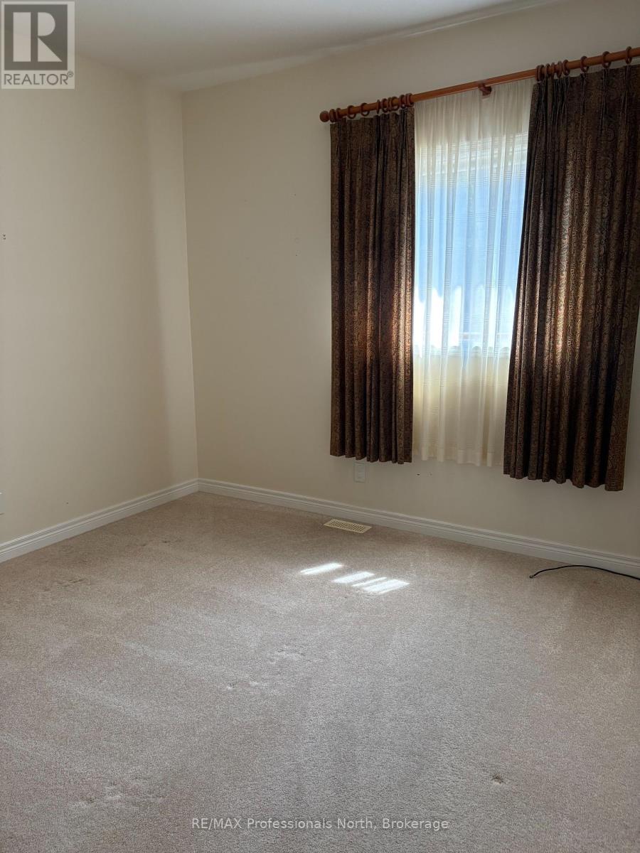 27 Kirbys Way, Huntsville, Ontario  P1H 2M6 - Photo 24 - X12346084