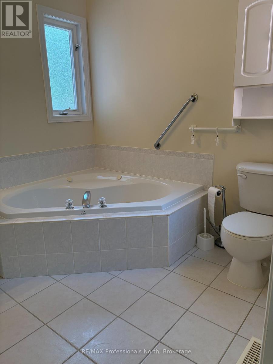 27 Kirbys Way, Huntsville, Ontario  P1H 2M6 - Photo 30 - X12346084