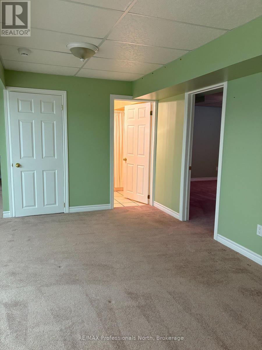 27 Kirbys Way, Huntsville, Ontario  P1H 2M6 - Photo 38 - X12346084