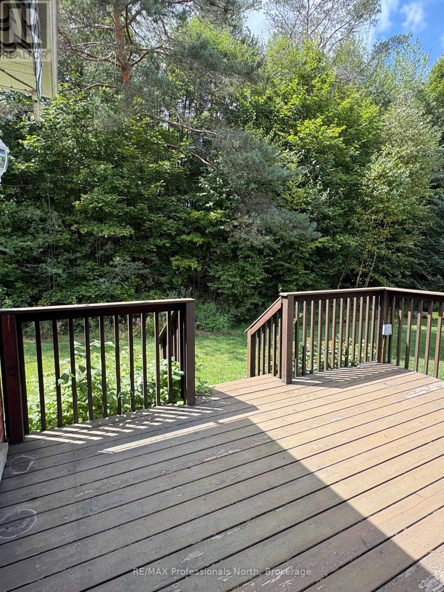 27 Kirbys Way, Huntsville, Ontario  P1H 2M6 - Photo 4 - X12346084