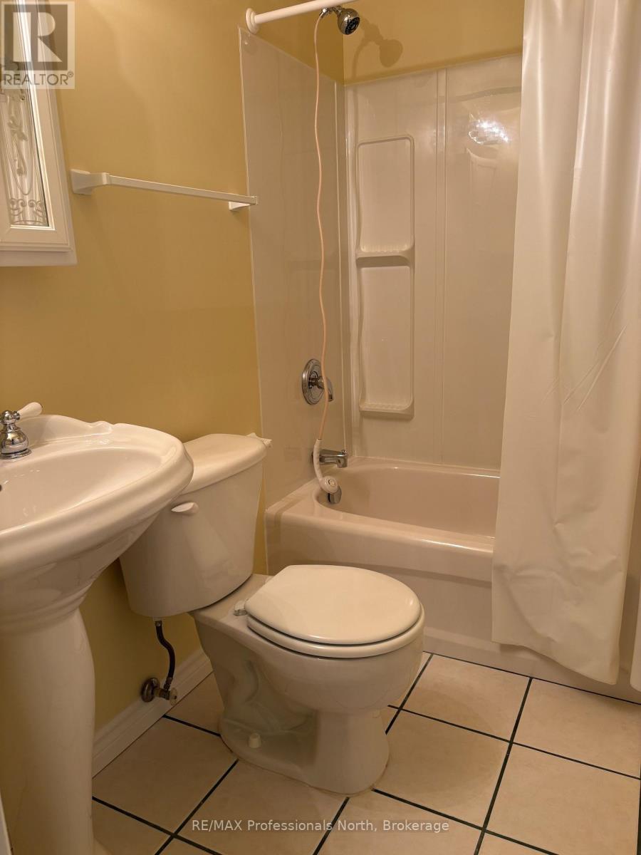 27 Kirbys Way, Huntsville, Ontario  P1H 2M6 - Photo 40 - X12346084
