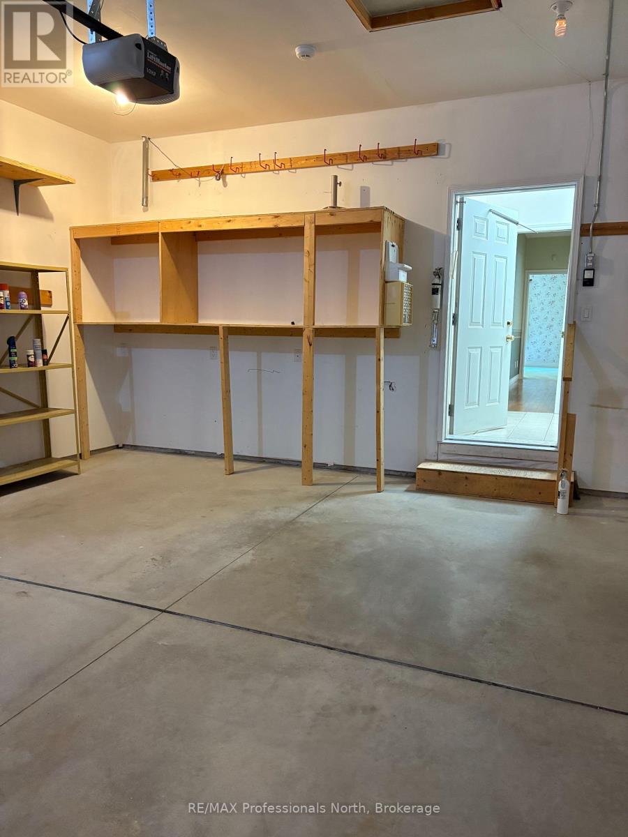 27 Kirbys Way, Huntsville, Ontario  P1H 2M6 - Photo 42 - X12346084