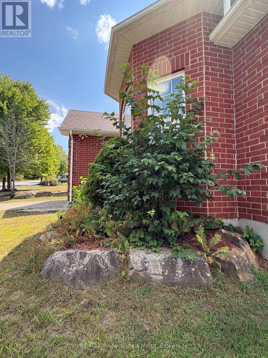 27 Kirbys Way, Huntsville, Ontario  P1H 2M6 - Photo 47 - X12346084