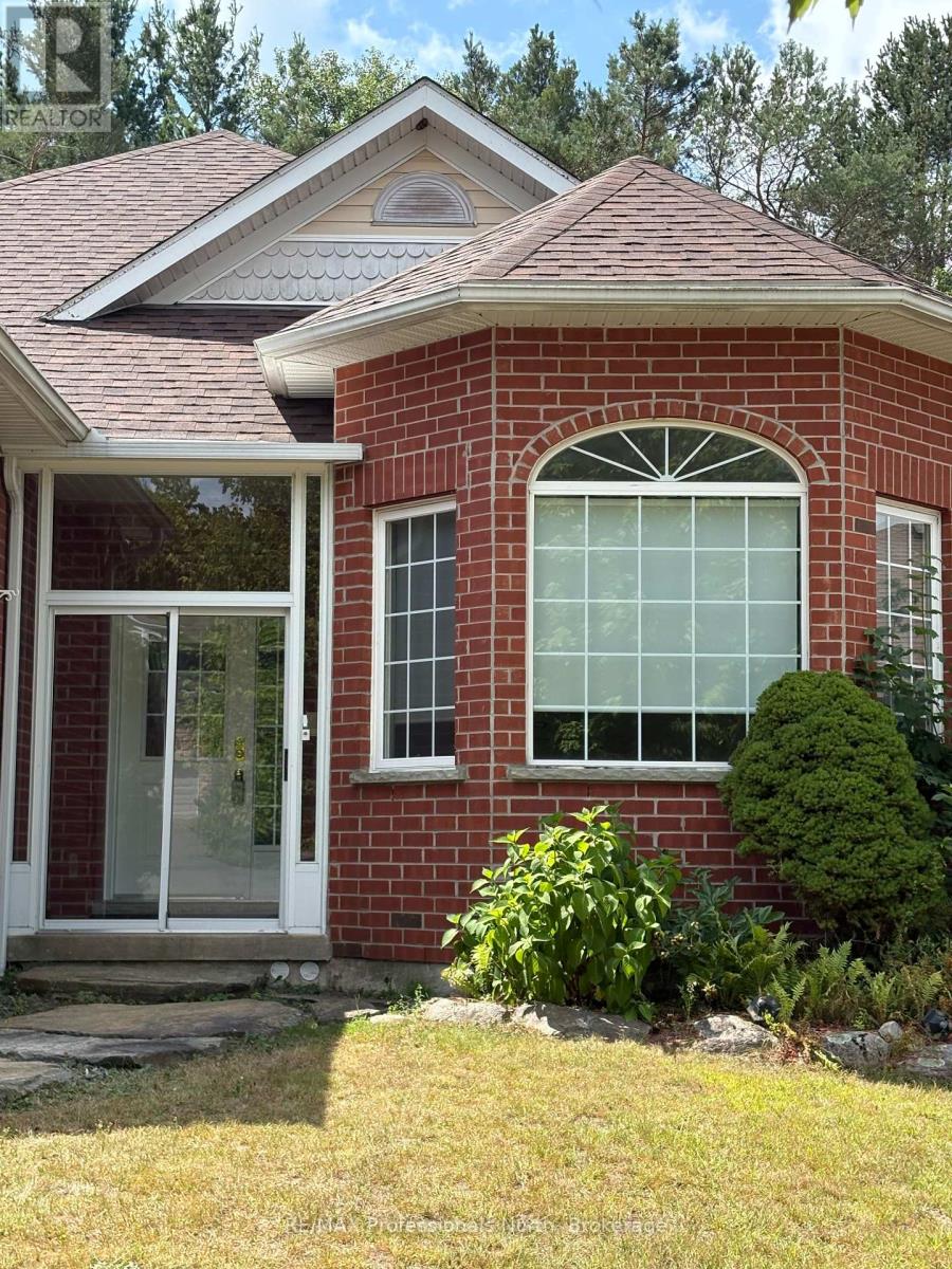 27 Kirbys Way, Huntsville, Ontario  P1H 2M6 - Photo 49 - X12346084