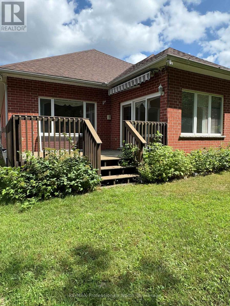 27 Kirbys Way, Huntsville, Ontario  P1H 2M6 - Photo 5 - X12346084
