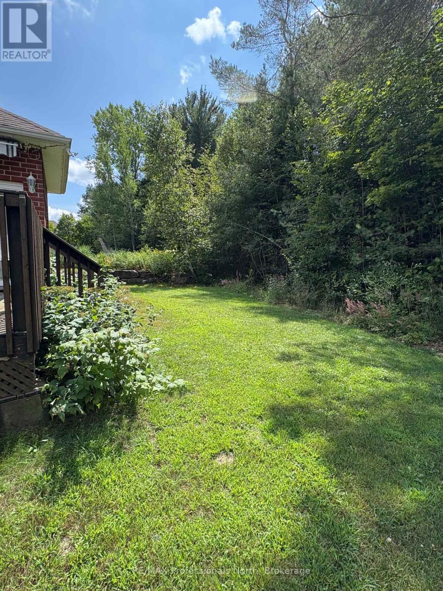 27 Kirbys Way, Huntsville, Ontario  P1H 2M6 - Photo 6 - X12346084