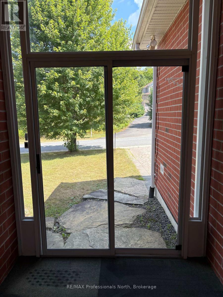 27 Kirbys Way, Huntsville, Ontario  P1H 2M6 - Photo 8 - X12346084