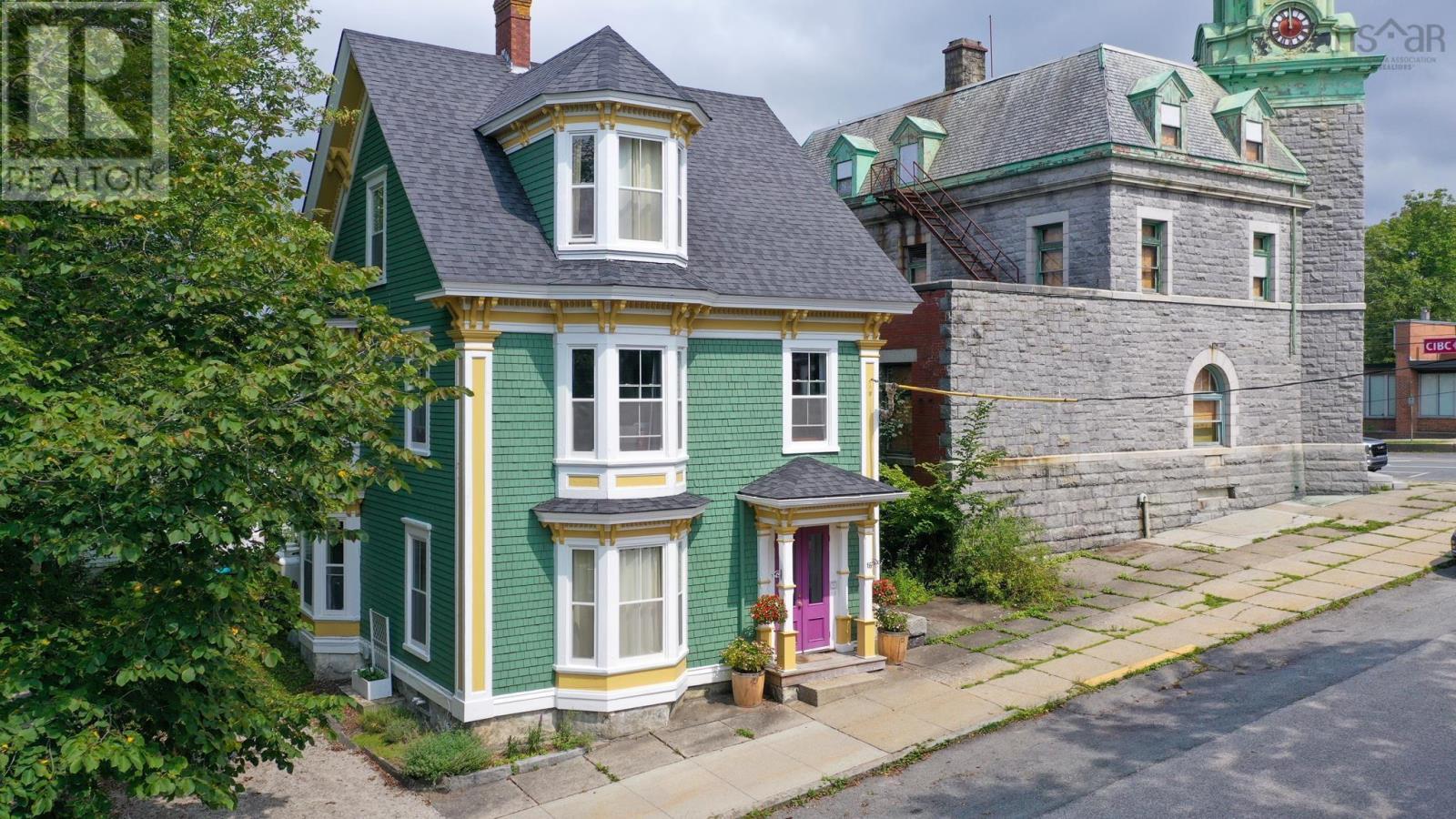 16 John Street, Shelburne, Nova Scotia  B0T 1W0 - Photo 1 - 202420124