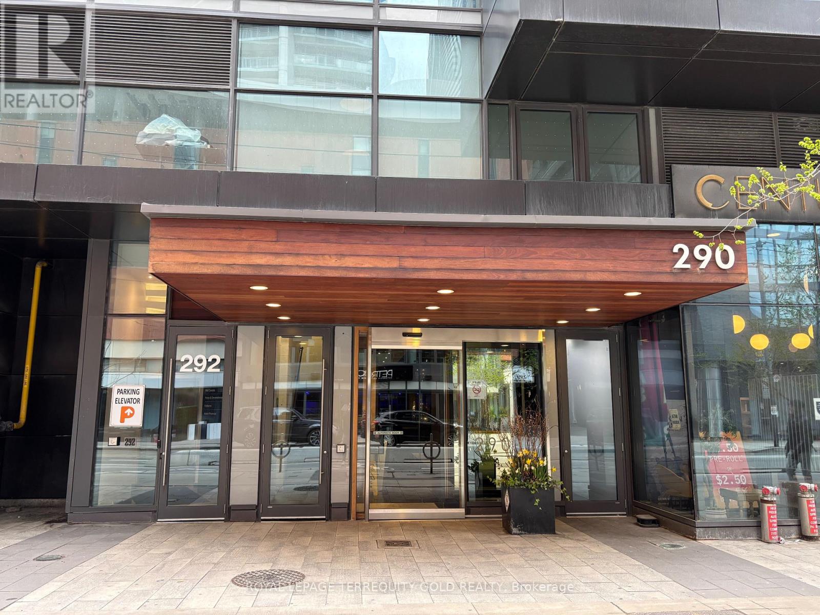 1706 - 290 Adelaide Street W, Toronto, Ontario  M5V 0P3 - Photo 3 - C12346051