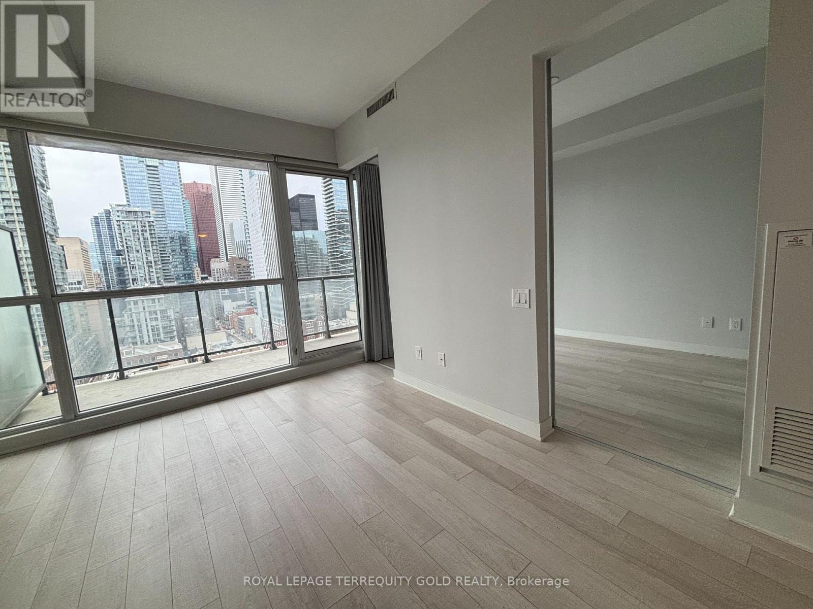 1706 - 290 Adelaide Street W, Toronto, Ontario  M5V 0P3 - Photo 8 - C12346051