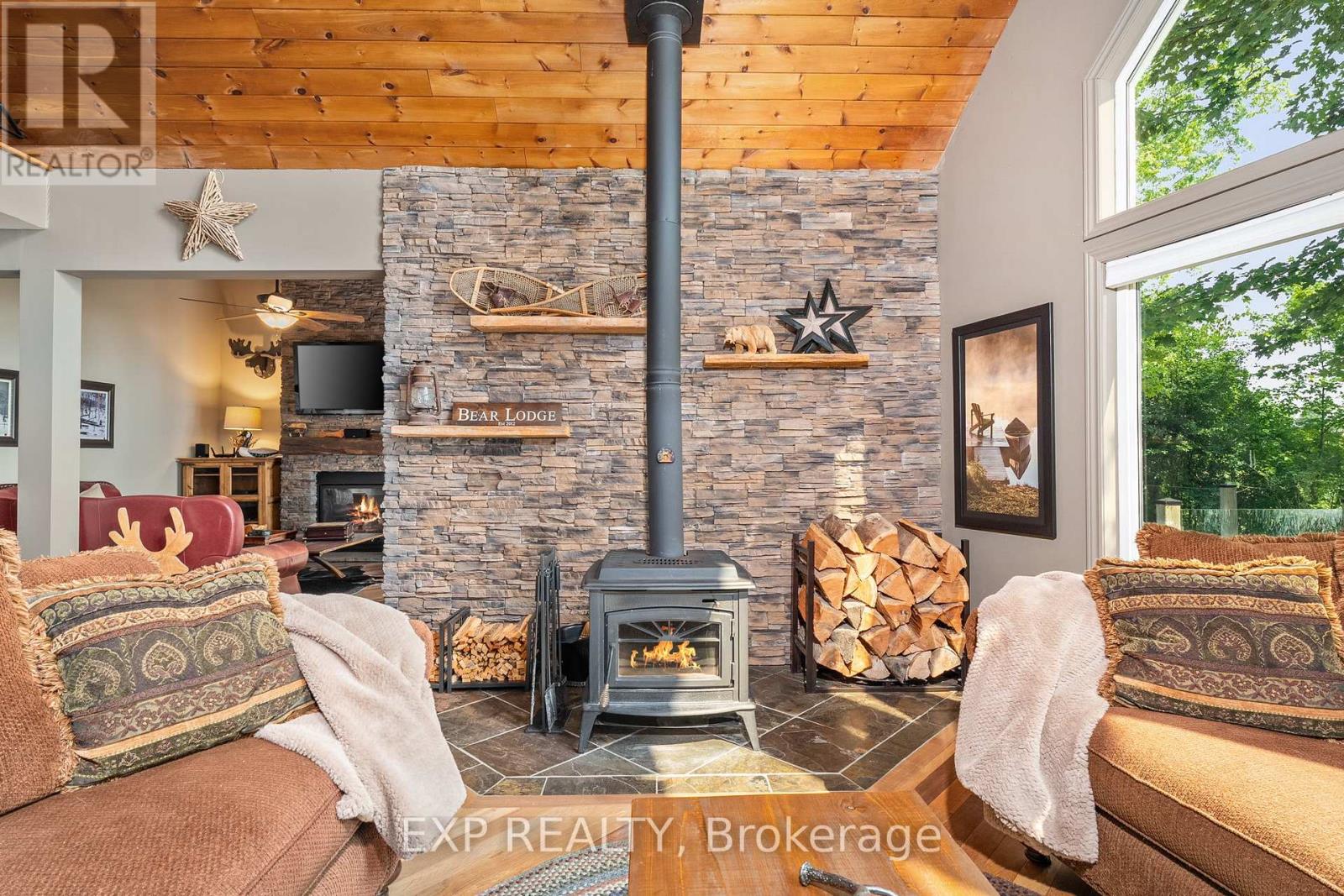548 Bear Road, Georgina Islands, Ontario  L0E 1R0 - Photo 11 - N12346058