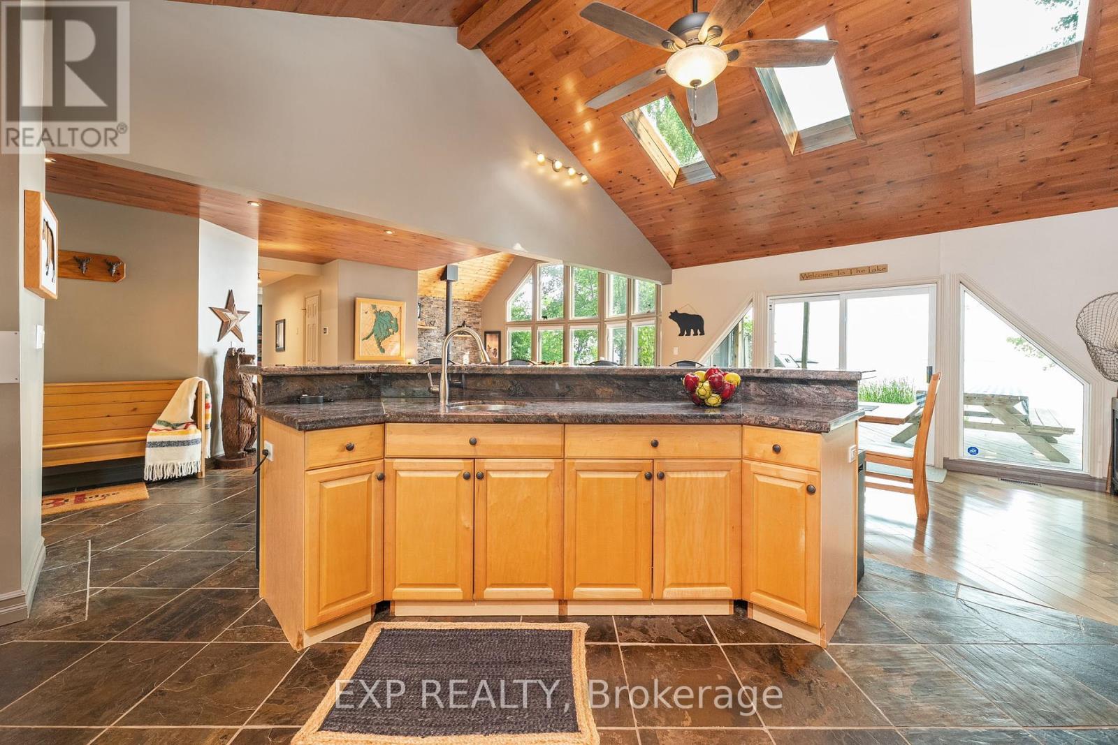 548 Bear Road, Georgina Islands, Ontario  L0E 1R0 - Photo 19 - N12346058