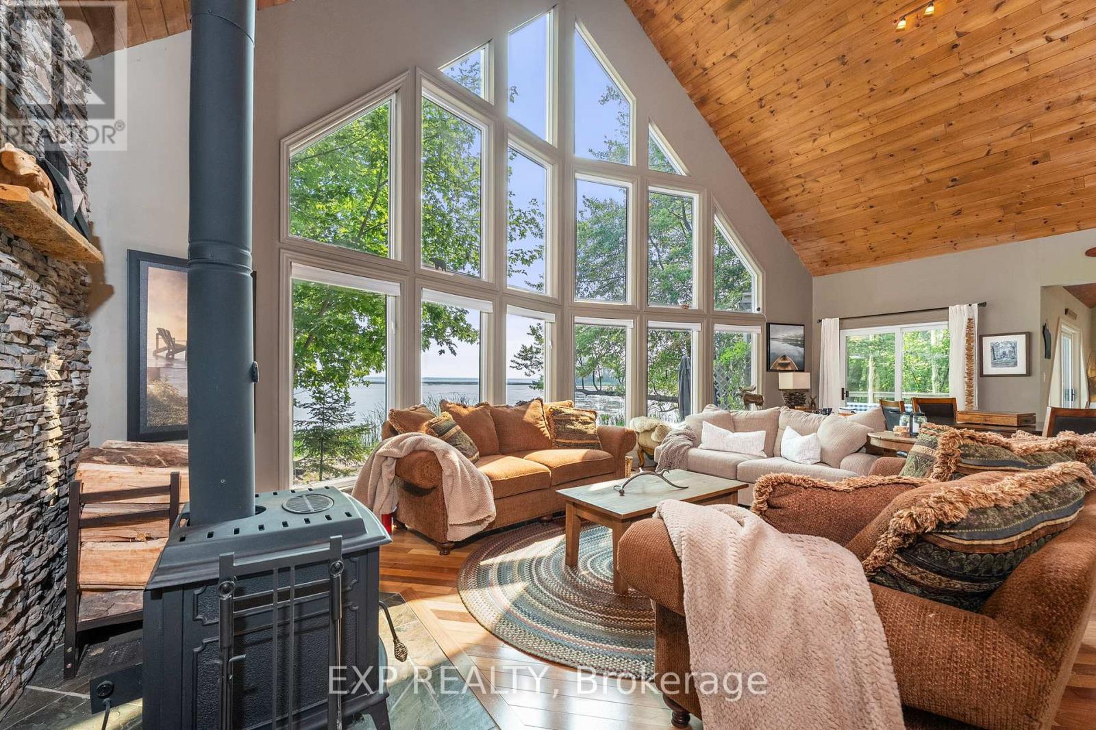 548 Bear Road, Georgina Islands, Ontario  L0E 1R0 - Photo 8 - N12346058