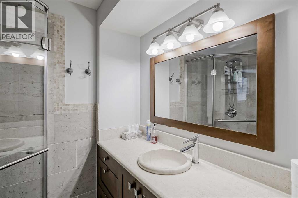 208 Woodpark Place Sw, Calgary, Alberta  T2M 2S5 - Photo 15 - A2248857