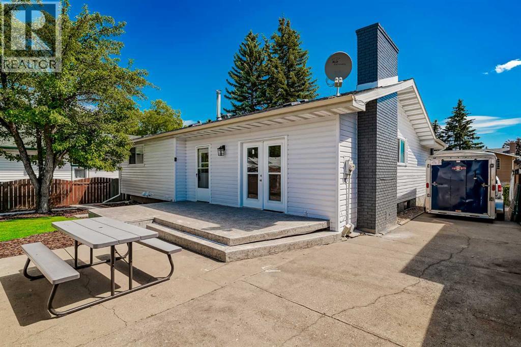 208 Woodpark Place Sw, Calgary, Alberta  T2M 2S5 - Photo 33 - A2248857