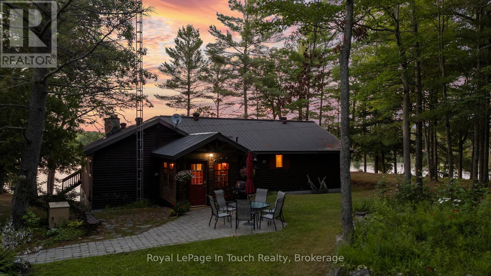 211 Pickerel Point Road, Georgian Bay, Ontario  L0K 1S0 - Photo 2 - X12346131