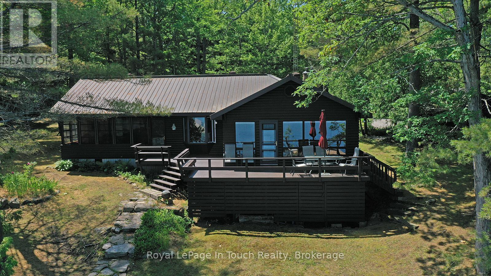211 Pickerel Point Road, Georgian Bay, Ontario  L0K 1S0 - Photo 35 - X12346131