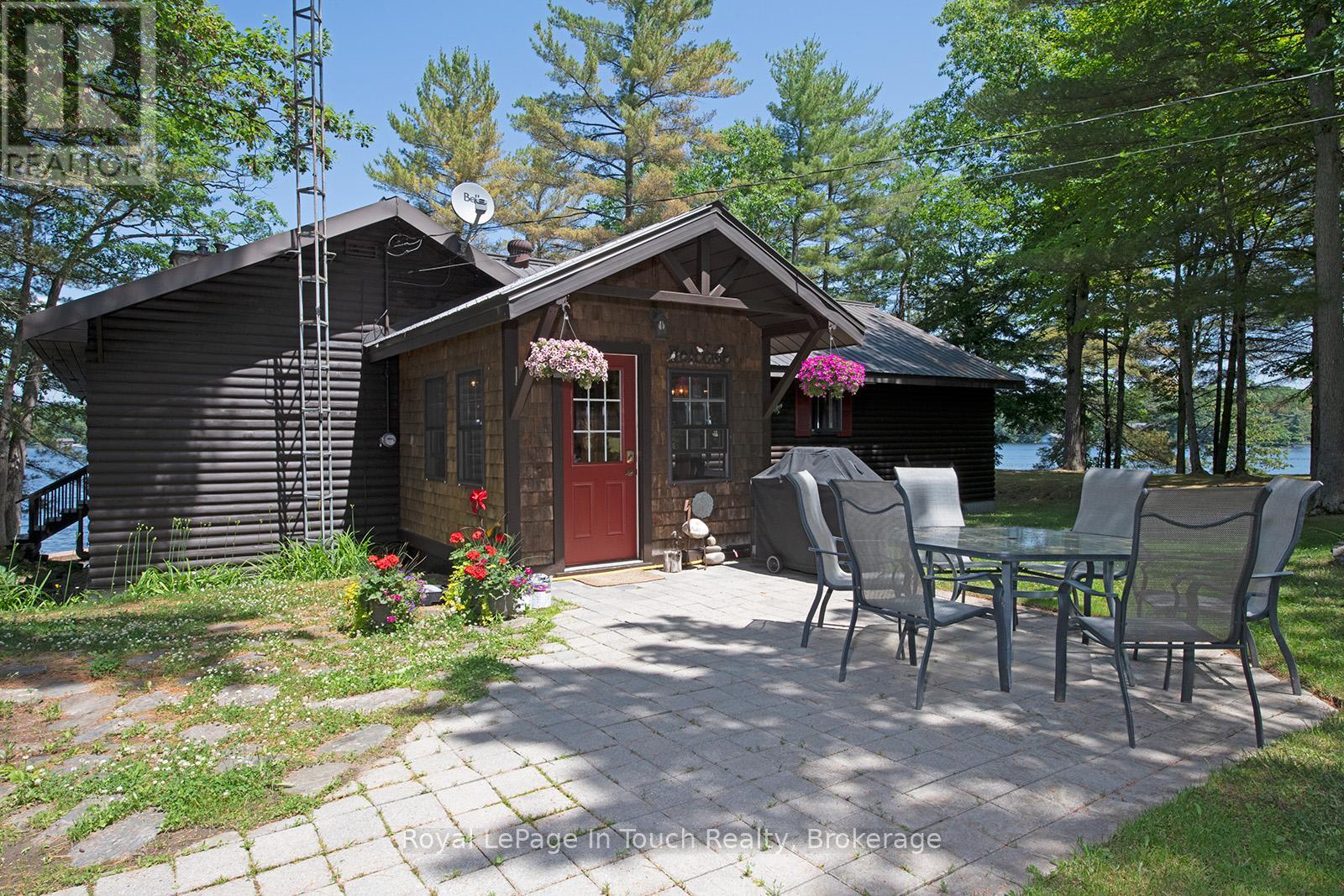 211 Pickerel Point Road, Georgian Bay, Ontario  L0K 1S0 - Photo 37 - X12346131
