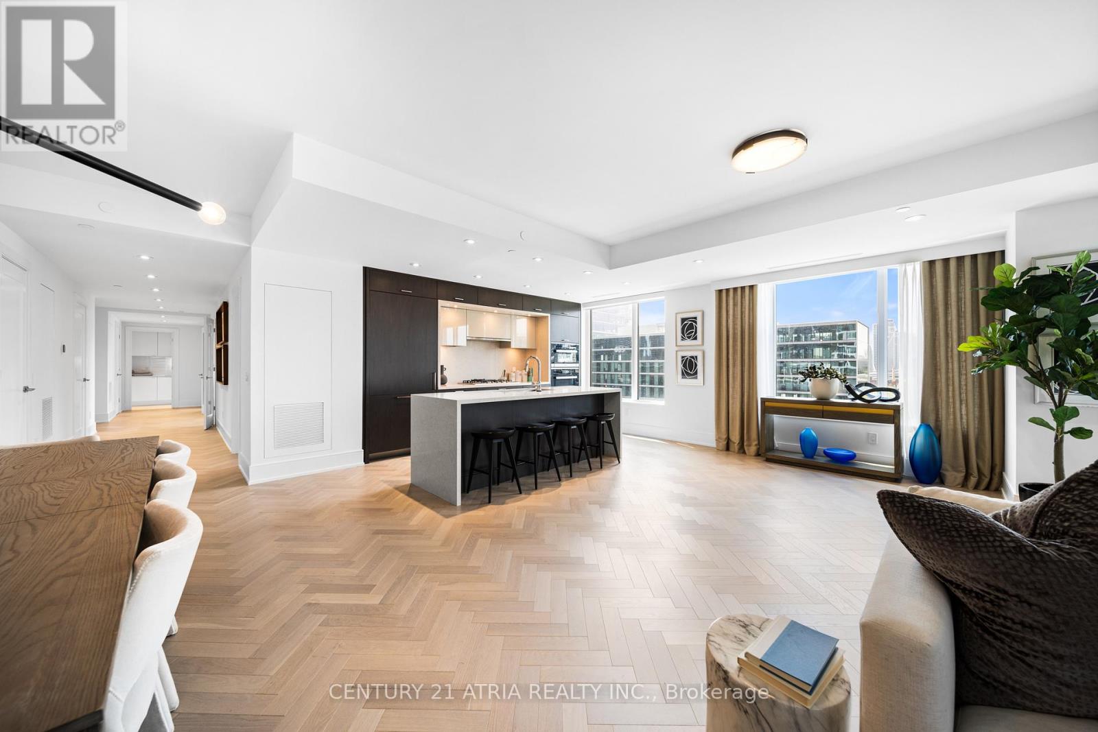 810 - 455 Wellington Street W, Toronto, Ontario  M5J 2R2 - Photo 17 - C12331347