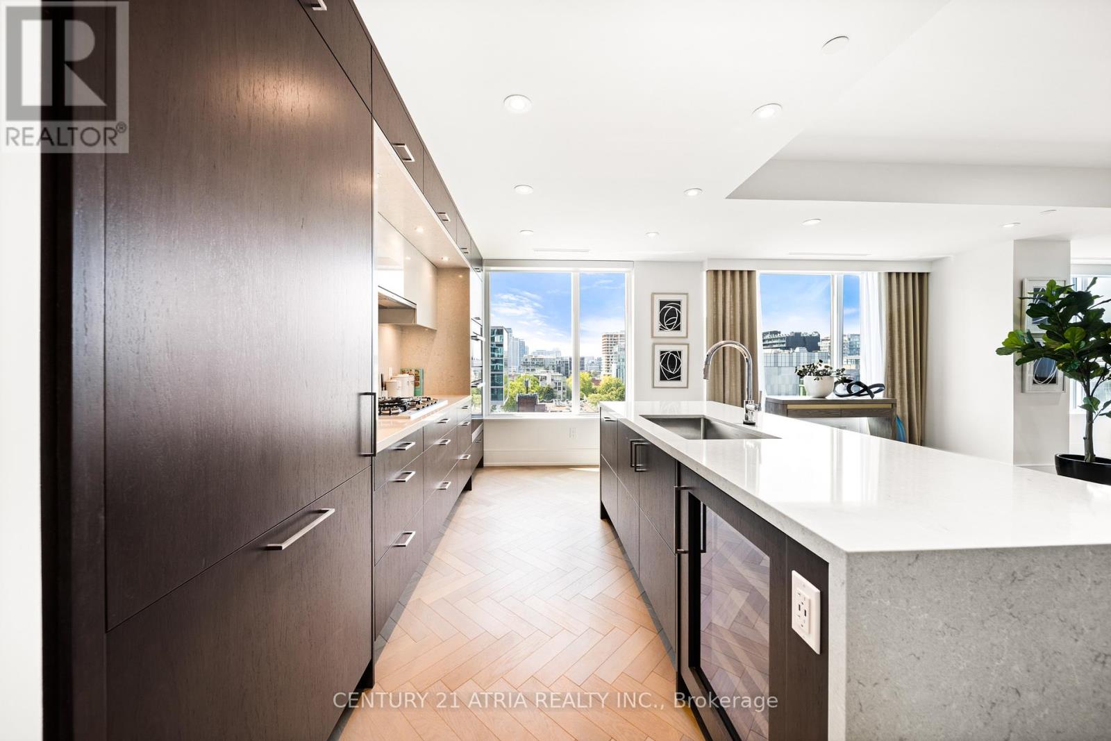 810 - 455 Wellington Street W, Toronto, Ontario  M5J 2R2 - Photo 19 - C12331347