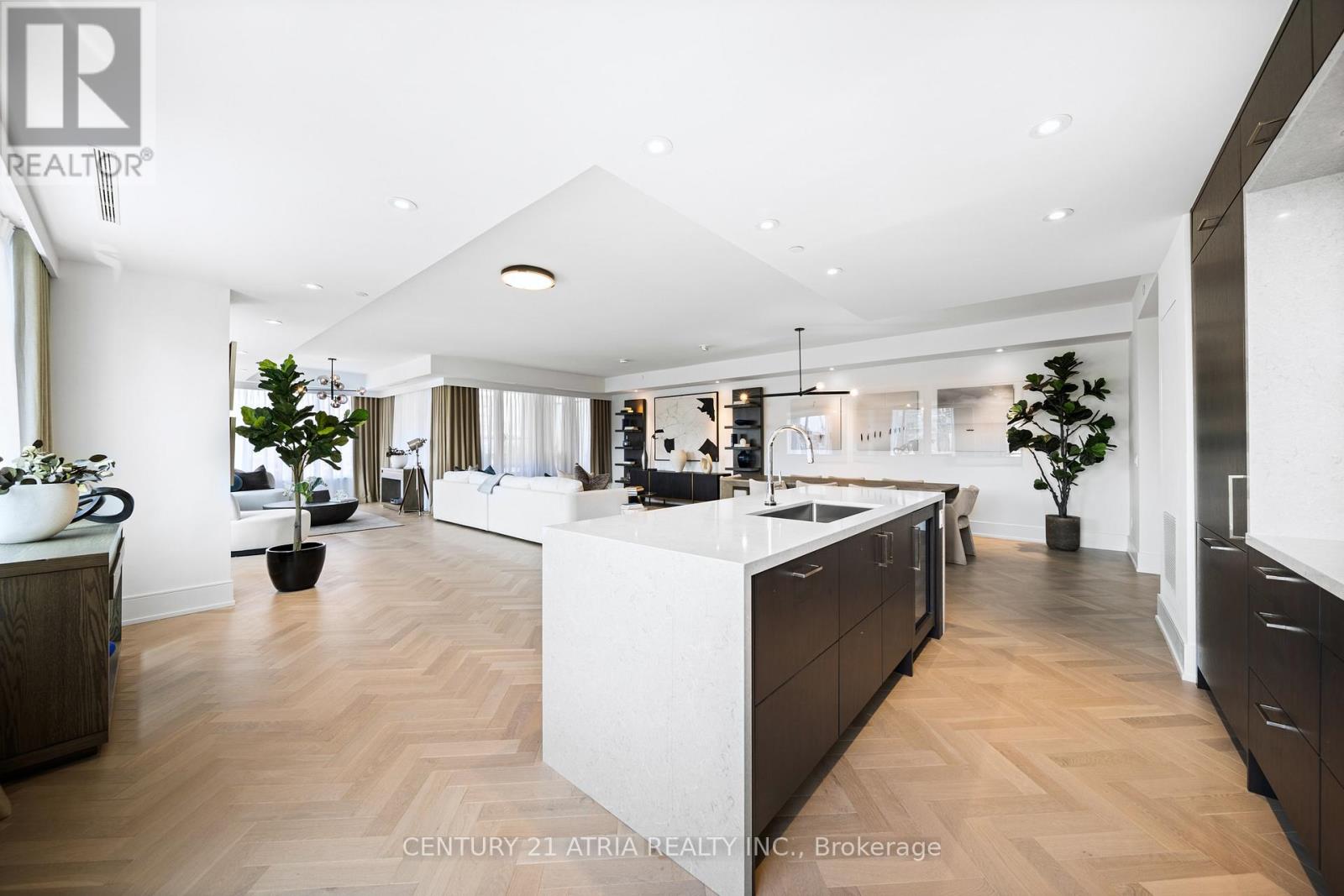 810 - 455 Wellington Street W, Toronto, Ontario  M5J 2R2 - Photo 25 - C12331347