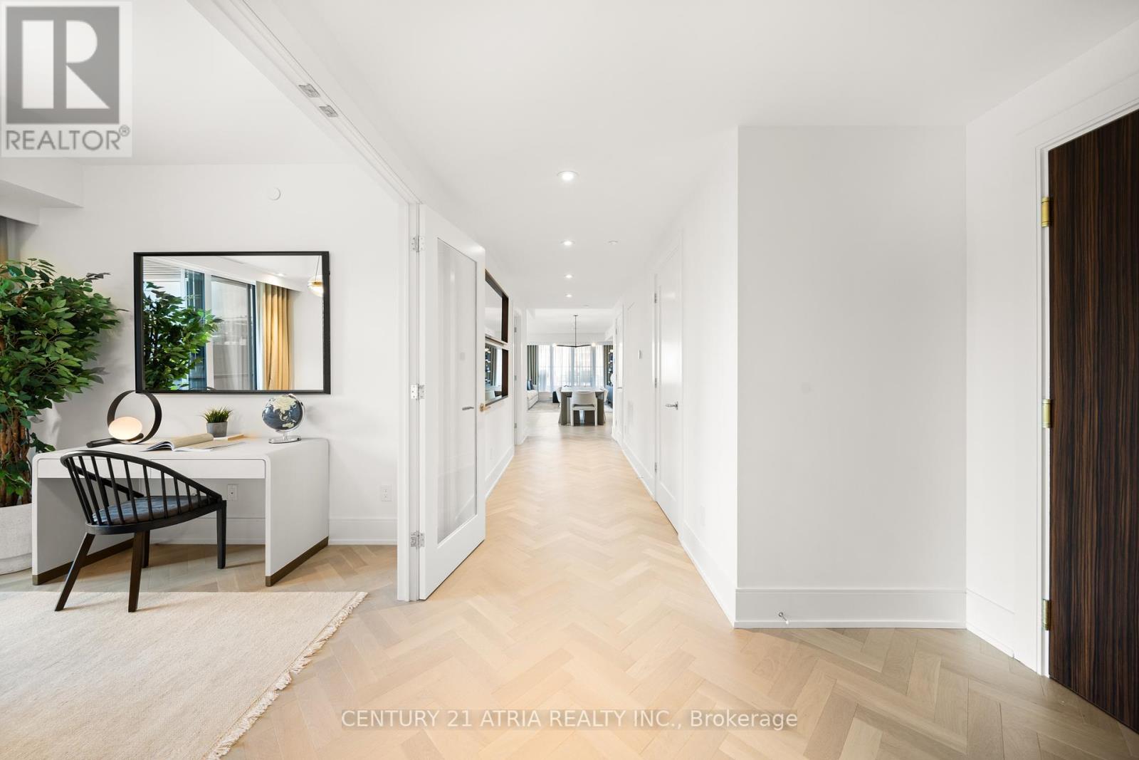 810 - 455 Wellington Street W, Toronto, Ontario  M5J 2R2 - Photo 27 - C12331347