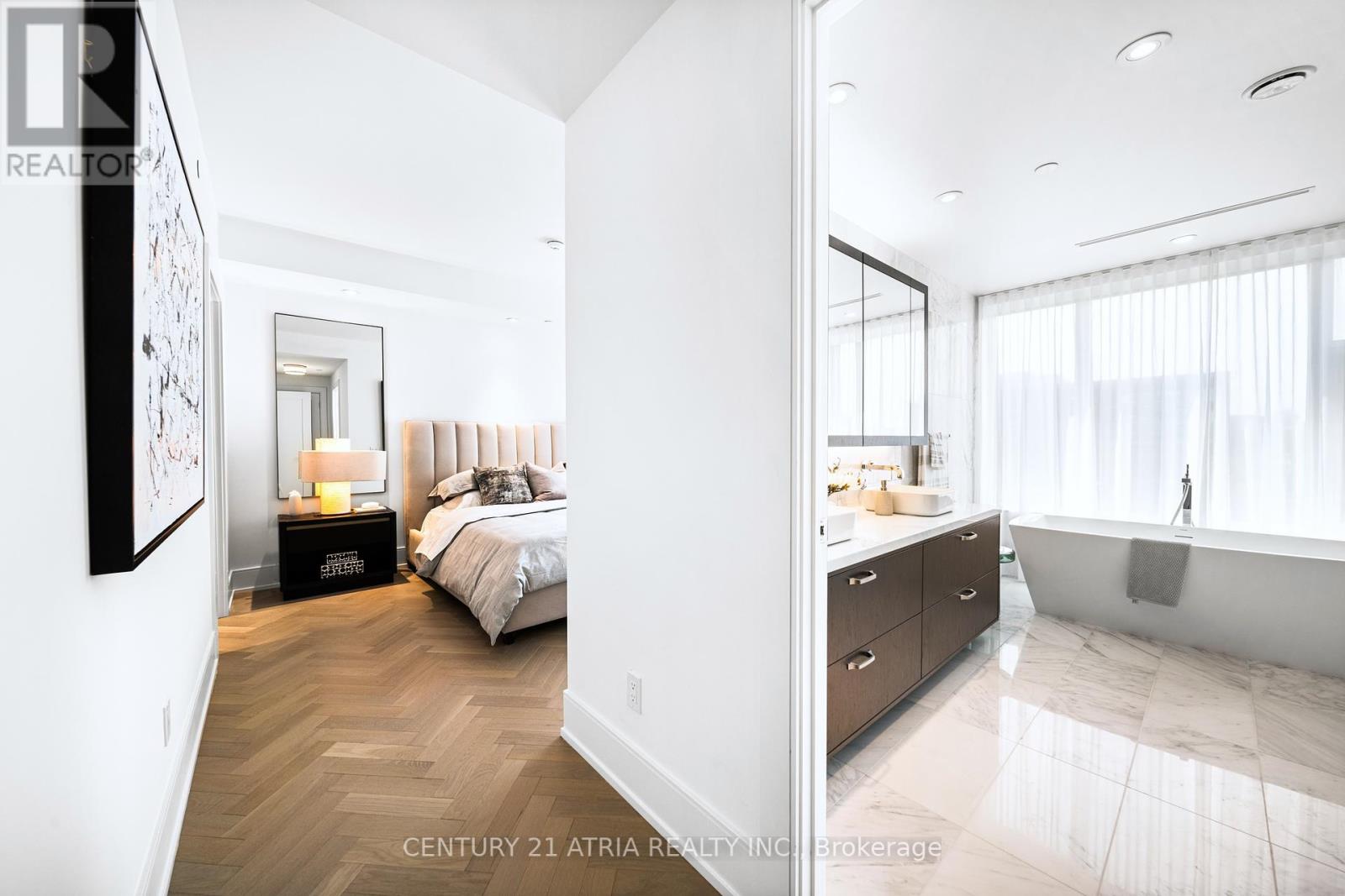 810 - 455 Wellington Street W, Toronto, Ontario  M5J 2R2 - Photo 34 - C12331347