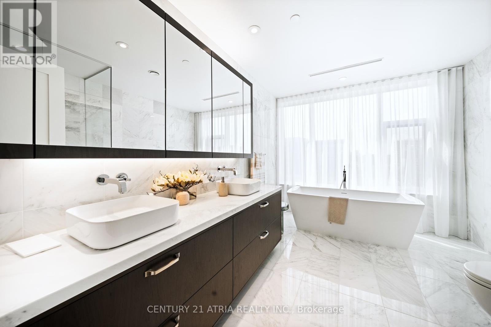810 - 455 Wellington Street W, Toronto, Ontario  M5J 2R2 - Photo 35 - C12331347