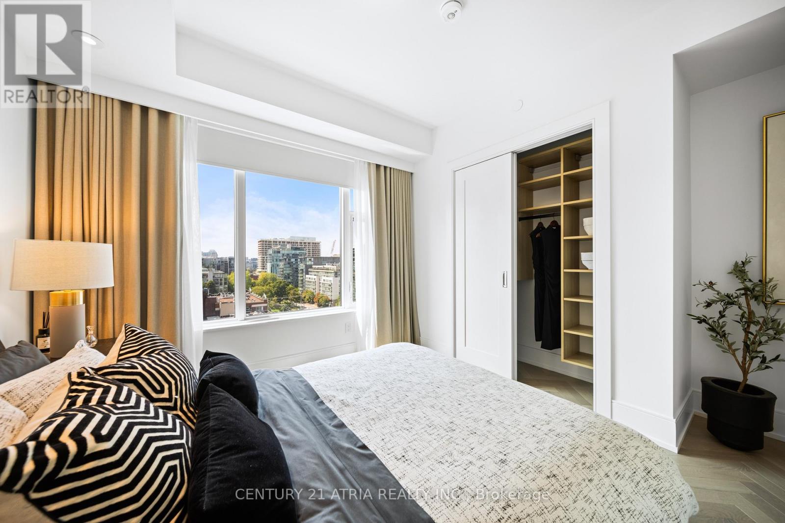 810 - 455 Wellington Street W, Toronto, Ontario  M5J 2R2 - Photo 38 - C12331347