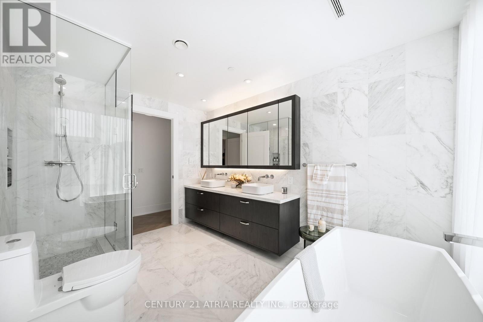 810 - 455 Wellington Street W, Toronto, Ontario  M5J 2R2 - Photo 41 - C12331347
