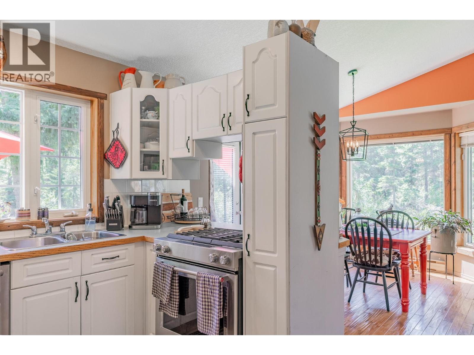 4814 Lake Road, Windermere, British Columbia  V0B 2L2 - Photo 12 - 10358375