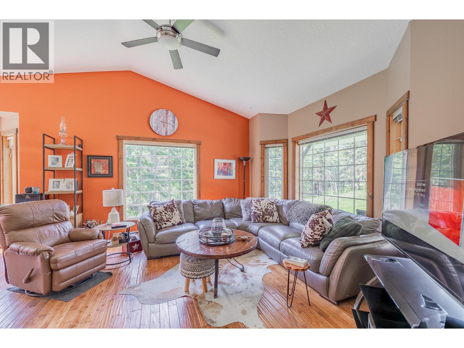 4814 Lake Road, Windermere, British Columbia  V0B 2L2 - Photo 11 - 10358375